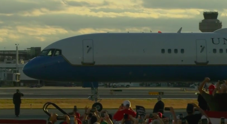 A mini-rally by @POTUS minutes away outside @flymanchester