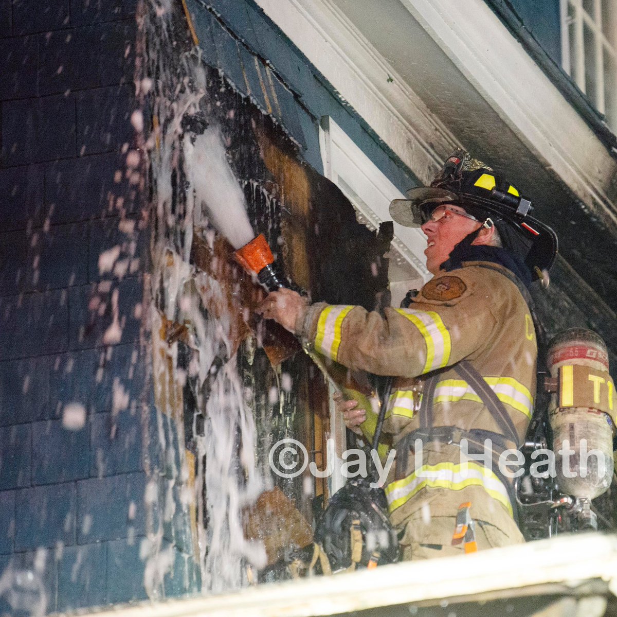 Concord NH @IAFF1045 Firefighters make for a quick knock down last night on the State Hospital grounds