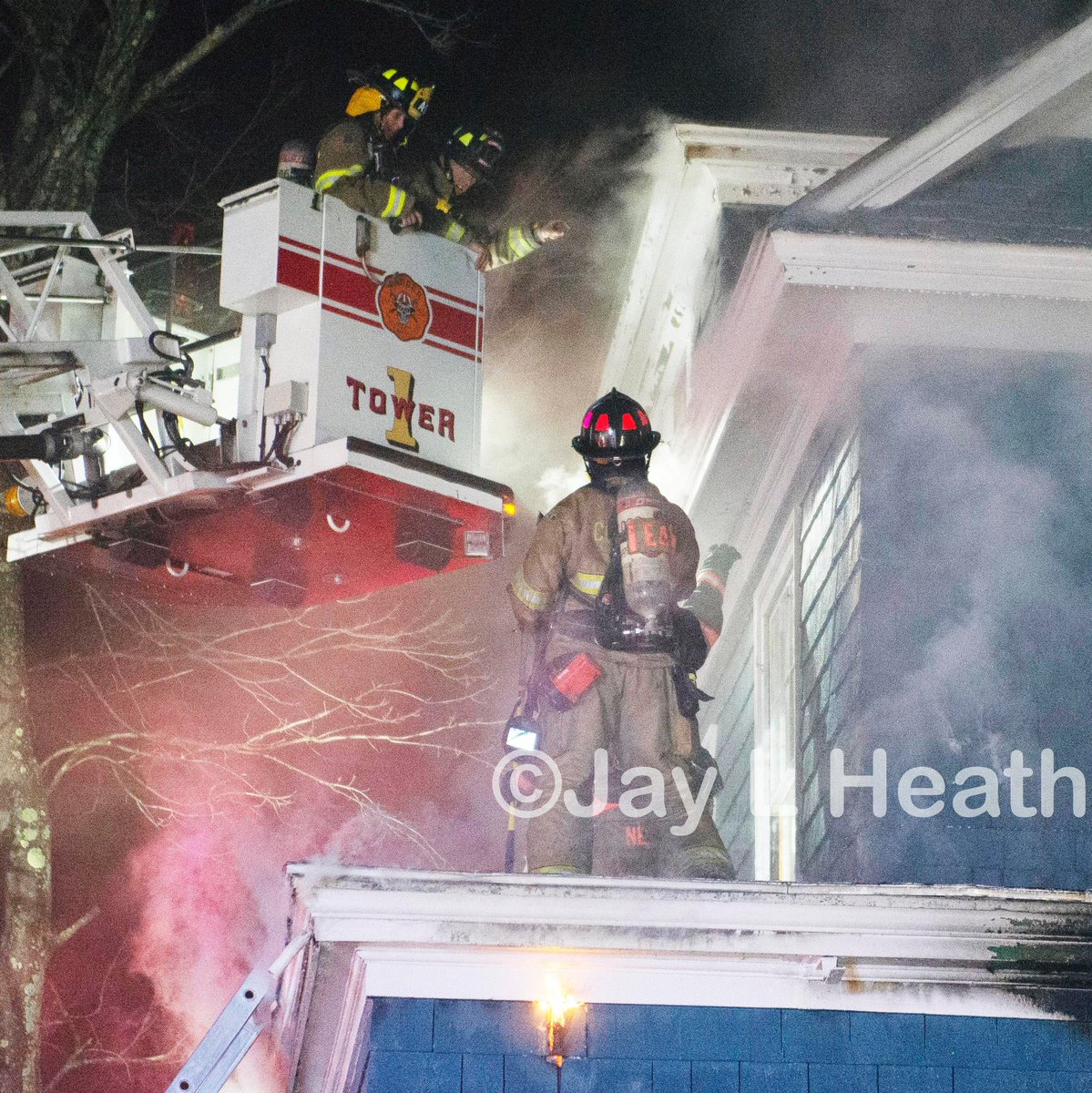 Concord NH @IAFF1045 Firefighters make for a quick knock down last night on the State Hospital grounds