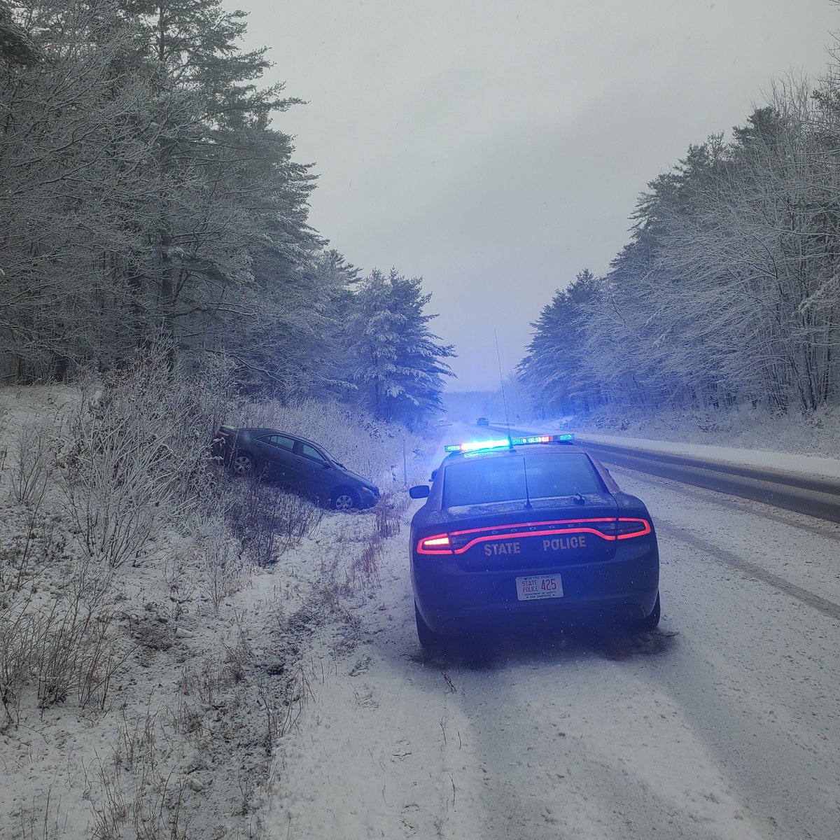 This morning, between the hours of 5-9AM, NHSP Troopers have responded to more than 47 crashes & vehicles off the road throughout the state, with calls for service continuing to come in. Drive safe.   Everett Turnpike Southbound in Merrimack and I-93 Northbound in Canterbury