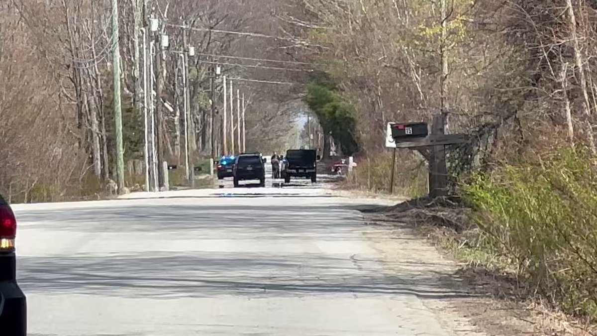 @ATFBoston says they're on scene an explosion investigation in Weare, assisted by @NH_StatePolice and Weare PD. 7News sources say it was a pipe bomb and it hurt one person. This is on Sugar Hill Road off Rt 77